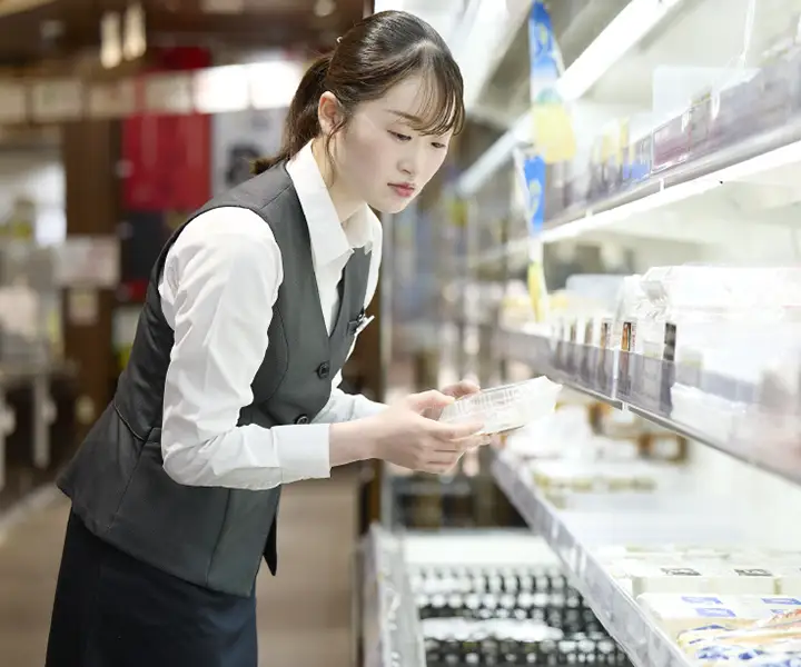 本店勤務・直売所担当 井口真緒さん