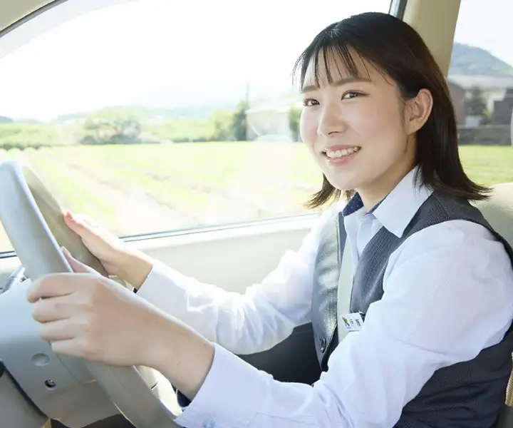 支店勤務・渉外担当 伊藤万琳さん